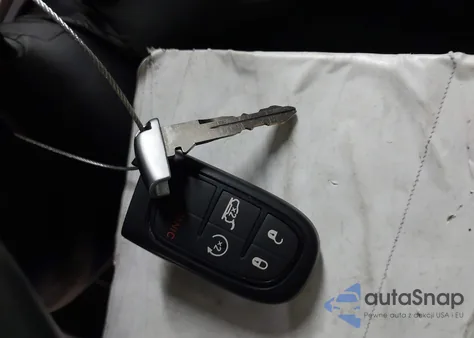 2016 Jeep Cherokee Latitude z USA, uszkodzony, nr VIN 1C4PJMCS1GW205415